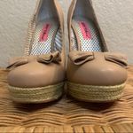 Betsey Johnson Nude Leather Bow Heels Floral Sole Size 6 Photo 1