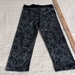 Nike  Pro Women's Capri Leggings Size Small Photo 0