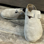 Birkenstock Boston suede clogs in a light taupe Photo 0