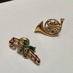 Lot Of 2 Signed Avon Brooch Tack Lapel Pin Gold Tone Photo 0