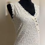 EUC Intuitions White Floral Lace V Neck Sleeveless Blouse size medium Photo 1