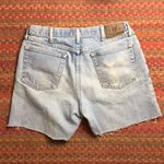 VINTAGE WRANGLER LIGHT WASH WESTERN DENIM CUT OFF BOYFRIEND SHORTS Blue Size 32 Photo 4