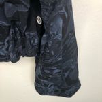 Lululemon  crop Metamorphosis jacket Photo 9