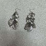 Silver metal cluster leaf leaves dangle earrings Photo 0