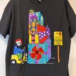 Saks 5th Avenue Conversations for Saks Fifth Avenue Black Tee with Holiday Scene Women’s Large Photo 1