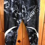 PINK - Victoria's Secret Pink Victoria’s Secret leggings cropped marble print size large vented ultimate  Photo 1