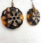 Scallop Cut Out Tortoise Gold tone Snowflake Earrings Photo 2