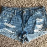 American Eagle Light Wash Distressed Tomgirl Shortie Jean Short Size 4 Blue Photo 6