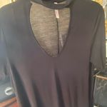 Mezzanine  black collar tshirt Photo 5