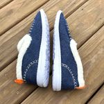 Cute warm comfy indoor outdoor slippers 🎈🎈 Blue Size 9.5 Photo 5