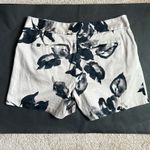 Inc international  Concepts Light Tan & Black Floral Print Mid Rise Shorts size 6 Photo 6