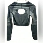 Gymshark NWOT GRAY LONG SLEEVE CROP TOP WITH CUTOUT BACK AND THUMB HOLES Photo 1