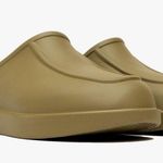 P448 FLO unisex runs small. Fits women’s 9 men’s 8 Photo 2