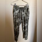 Lululemon Ready to Rulu High-Rise Jogger
Diamond Dye Light Sage Medium Olive 10 Photo 3