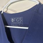 FIGS  Scrub Top Womens Small Navy Blue Casma Three-Pocket Technical Collection Photo 2