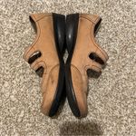 Naturalizer  N5 Comfort Sz 7W Brown leather Women’s Mary Jane Shoes Velcro Strap Photo 3