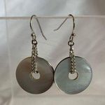 Kenneth Cole GUC  Mother of Pearl Disc Earrings Photo 0