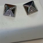14k solid gold pavé diamond square pyramid stud earrings Photo 4