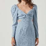 ASTR NWT  LAINIE LONG SLEEVE CUTOUT MIDI DRESS Size M Photo 2