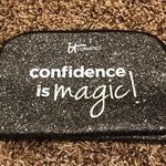 It Cosmetics Makeup Bag Photo 0