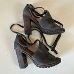 Frye NEW - Suzie Pickstitch Lug Sole Grigio Suede Heel Sandal Peep-Toe Photo 2