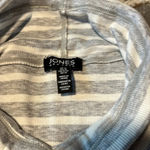 Jones New York  pull over. Light weight. Soft. Like new. Photo 2