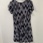 Sami & Jo Petite Large Black & White Graphic Short Sleeve Dress Photo 2
