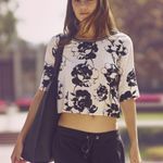 Abercrombie & Fitch Abercrombie Fitch Black White Floral Crop Top Women Sz Small Photo 3