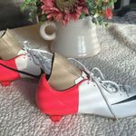 Nike  Women's White and Hot Pink Soccer Cleats Sz 7 NWOT Photo 4