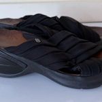 Bzees  Knockout Black cross strap wedge sandals size 7 Photo 2