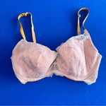 Victoria's Secret Victoria Secret  Dream Angels Chantilly Lace Plunge Bra Size 38DD Angel Pink Photo 1