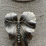 Vintage Brooch Pin Brushed Textured Gold Tone Leaf Crystal Rhinestones Judy Lee Photo 4