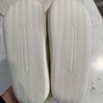 Grinch Slippers ✨ Green Size 6 Photo 3