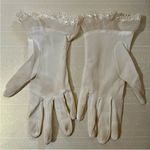 Elegant White Vintage Gloves with Lace Trim Photo 2