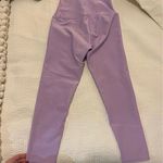 Alo Yoga  women’s cropped Lilac Leggings. Excellent condition Photo 5