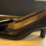 Hush Puppies Soft Style  Black 2 1/2 Inch Heels Size 6 1/2 Small Pumps Go… Photo 3