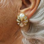 St. John 💕💕 Clip On Earrings ~ Gold Imitatation Pearl with Crystals NWOT Photo 0