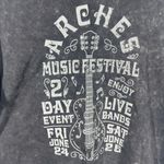 Social Scene T Photo 3