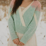 Vintage‎ embroidered bow wool angora blend V neck sweater size medium Green Photo 0