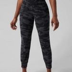 Athleta Women’s Salutation Camo Jogger Pants Size XS in Gray / Black Photo 0