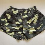 Lululemon Hotty Hot Low Rise Short 4" Heritage 365 Camo Crispin Green Size 6 Photo 4