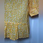 Popsugar NWT Yellow Daisies Short Sleeve Women’s Blouse with Peplum Shirt Photo 5
