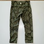 Lululemon Green Ziggurat Snake Skin Cropped Leggings SZ 6 Photo 2