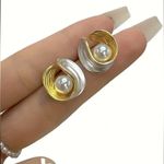 Stunning‎ Single Pair of Elegant Faux Pearl Stud Earrings Chic Vintage Style Gold Photo 3