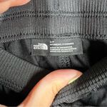 The North Face The‎  Black Aphrodite 2.0 Capri Pants Photo 3