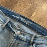 Old Navy  Perfect Straight Mid Rise Distressed Raw Hem Jeans size 6 Photo 3