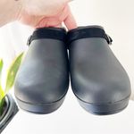 Crocs  Sarah Clog in Black Size 10 Buckle Photo 2