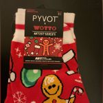NWT Cotton Christmas Gingerbread Holiday Socks Red Photo 4