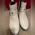 Women’s white zodiac turquoise short booties Size 9 Photo 4