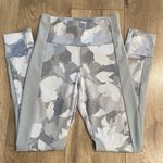 Athleta Essex Camo Hybrid Cobblestone Grey Camo Jogger Leggings Size XS/XXS Photo 0